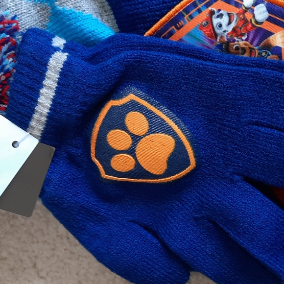3 for $30. Little kids Paw Patrol hat and glove set - Picture 5 of 12